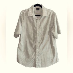 R & R Casual Tan/White Plaid Button Down Short Sleeve Sz Medium Polyeste…
